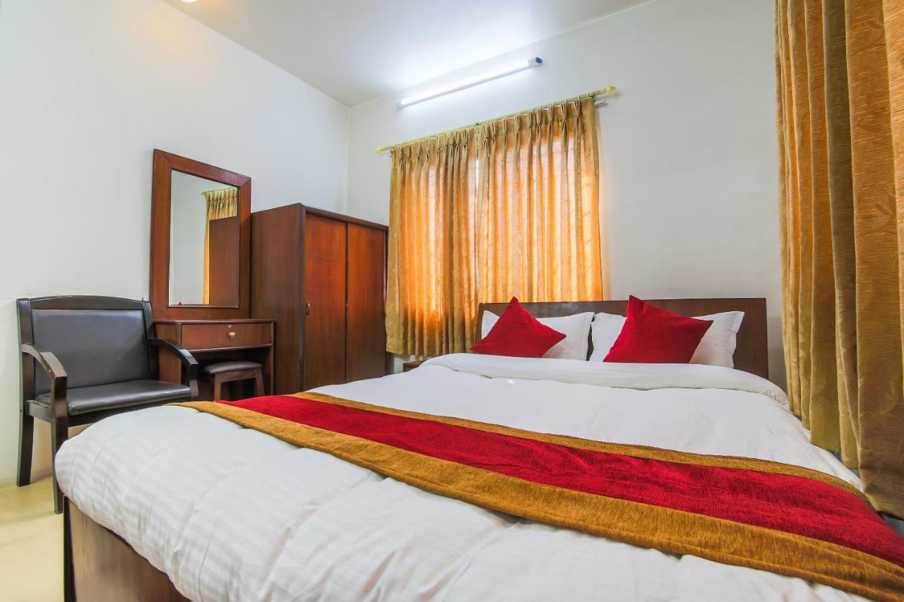 Oyo 358 Hotel Rose Star Kathmandu Bagian luar foto