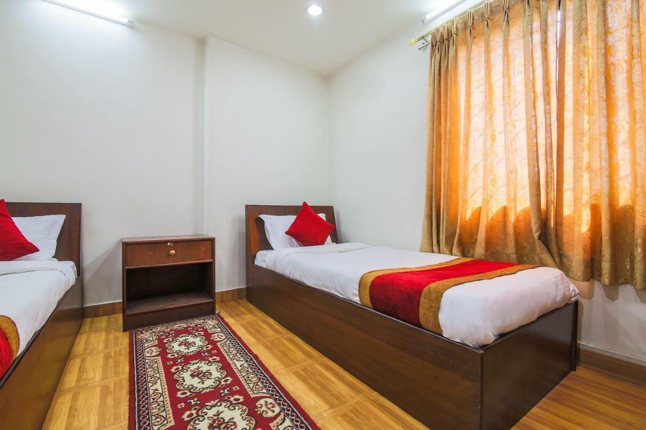 Oyo 358 Hotel Rose Star Kathmandu Bagian luar foto